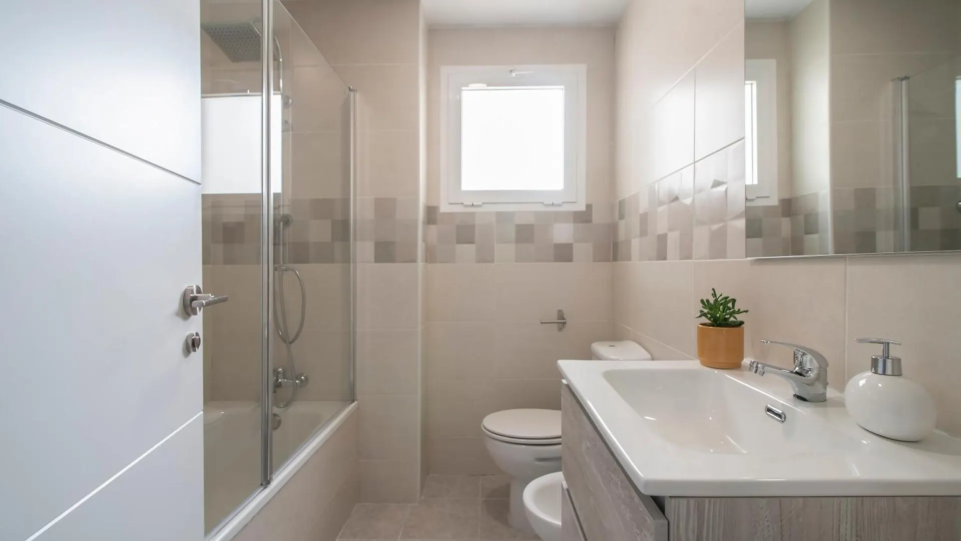 Los Aticos Estepona Apartment