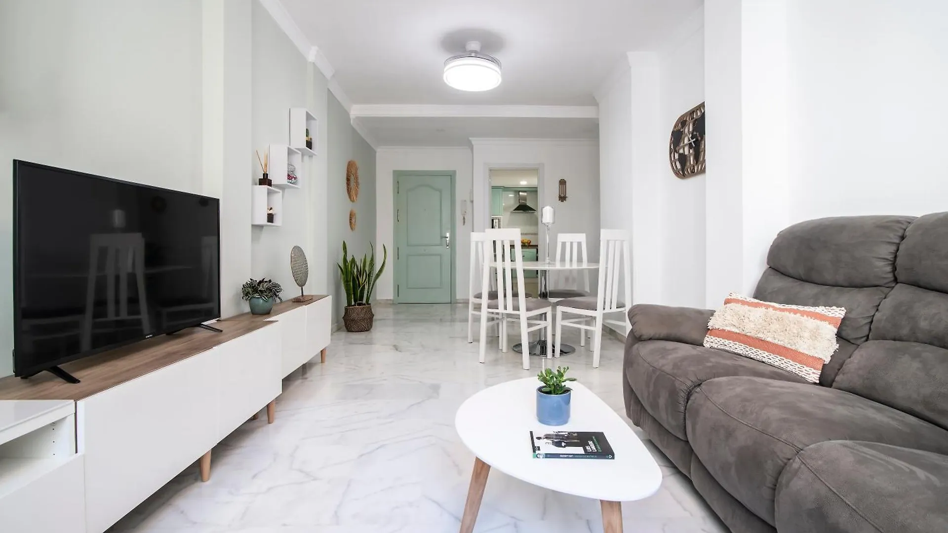 Los Aticos Estepona Apartment